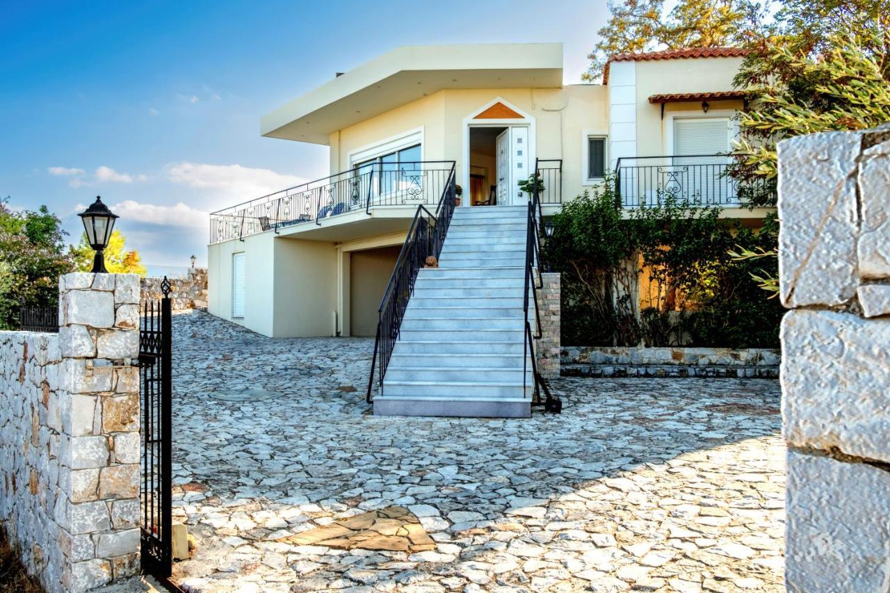 Villa Afroditi In Chania Near Airport With Private Pool, Free Wi-Fi, Souda Bay Views, Garden Oasis Kounoupidhiana Bagian luar foto