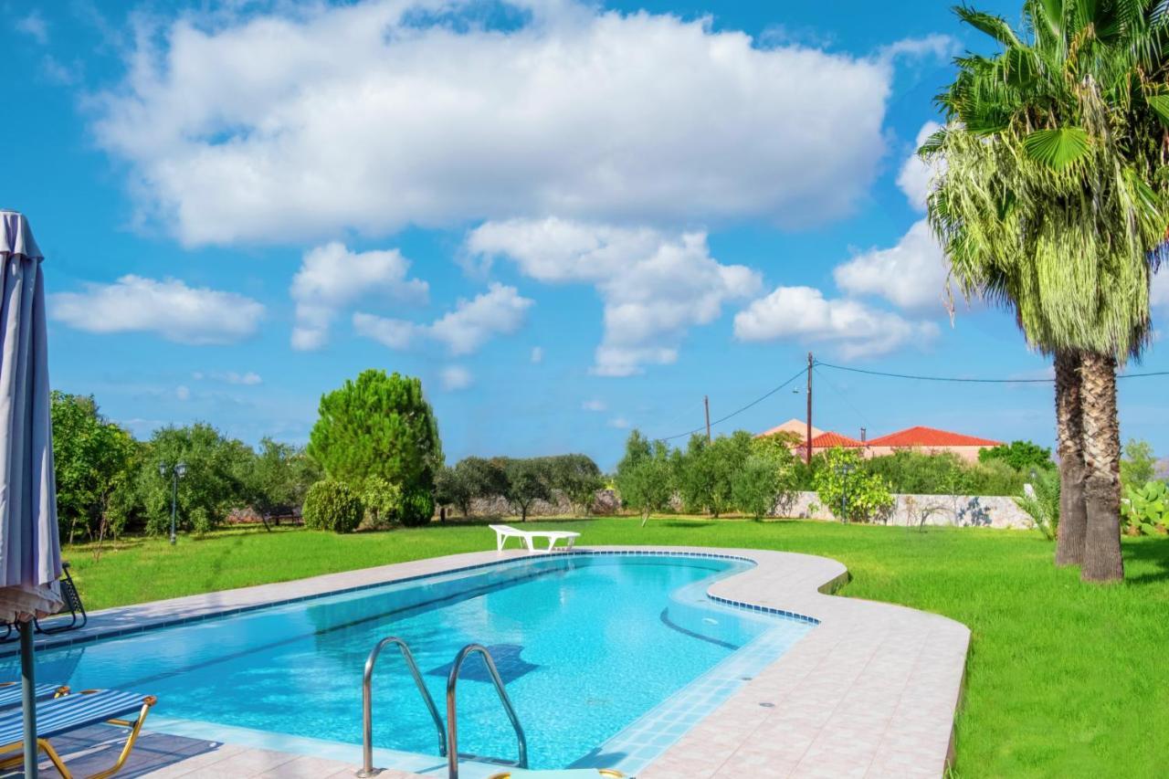 Villa Afroditi In Chania Near Airport With Private Pool, Free Wi-Fi, Souda Bay Views, Garden Oasis Kounoupidhiana Bagian luar foto