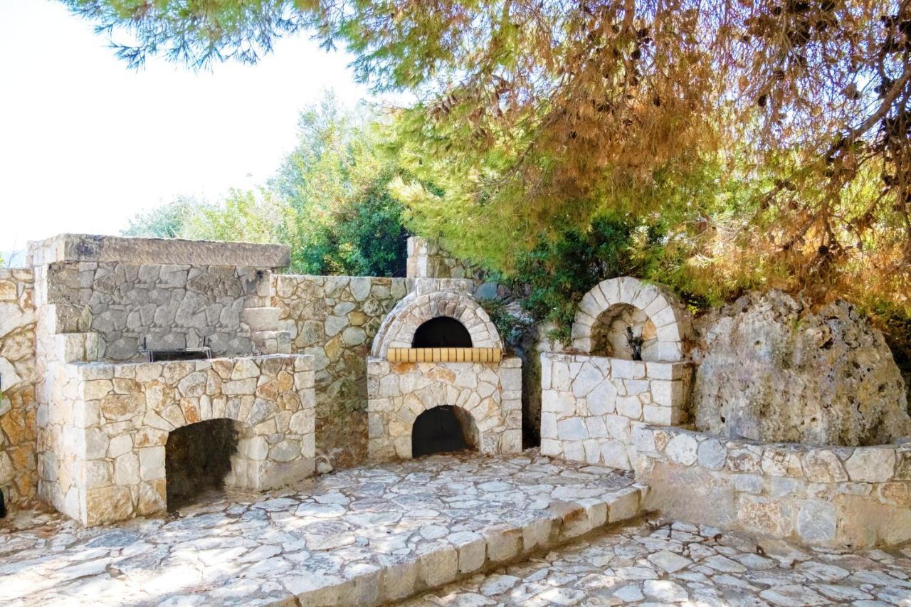 Villa Afroditi In Chania Near Airport With Private Pool, Free Wi-Fi, Souda Bay Views, Garden Oasis Kounoupidhiana Bagian luar foto