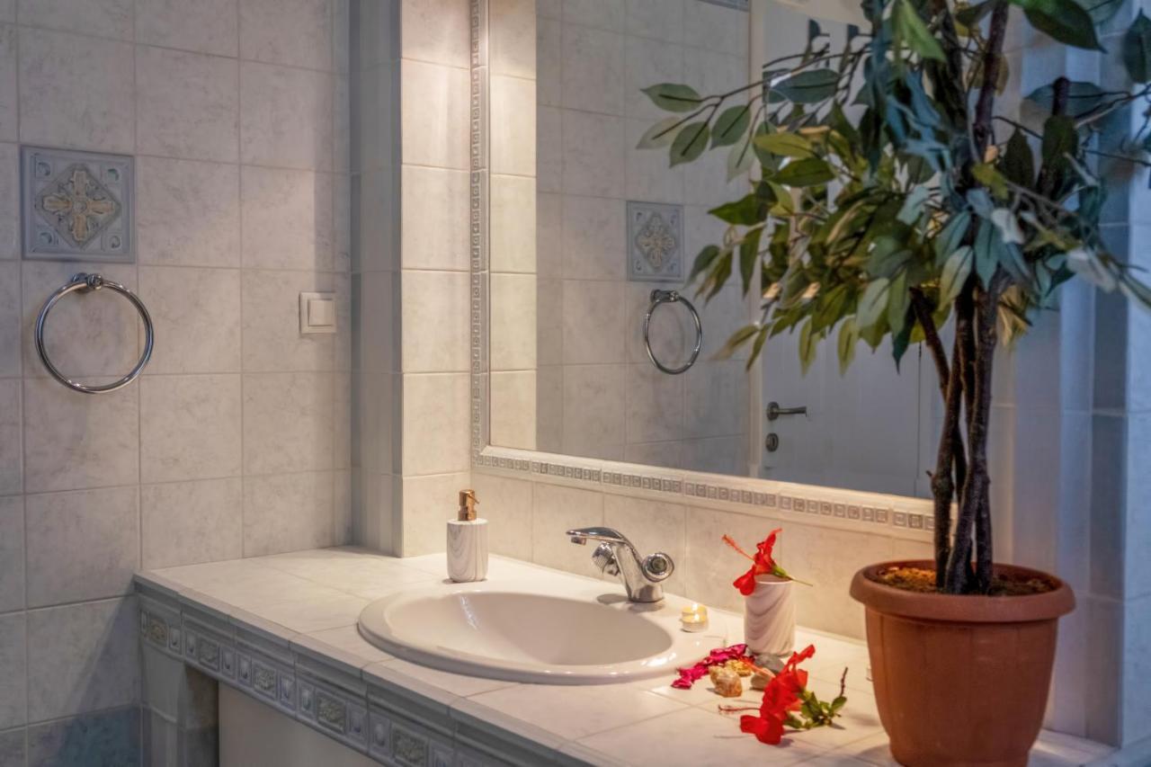 Villa Afroditi In Chania Near Airport With Private Pool, Free Wi-Fi, Souda Bay Views, Garden Oasis Kounoupidhiana Bagian luar foto