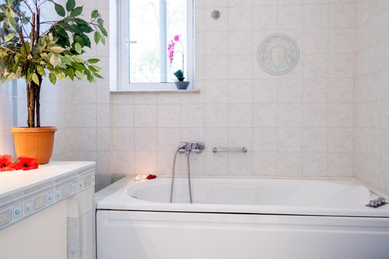 Villa Afroditi In Chania Near Airport With Private Pool, Free Wi-Fi, Souda Bay Views, Garden Oasis Kounoupidhiana Bagian luar foto