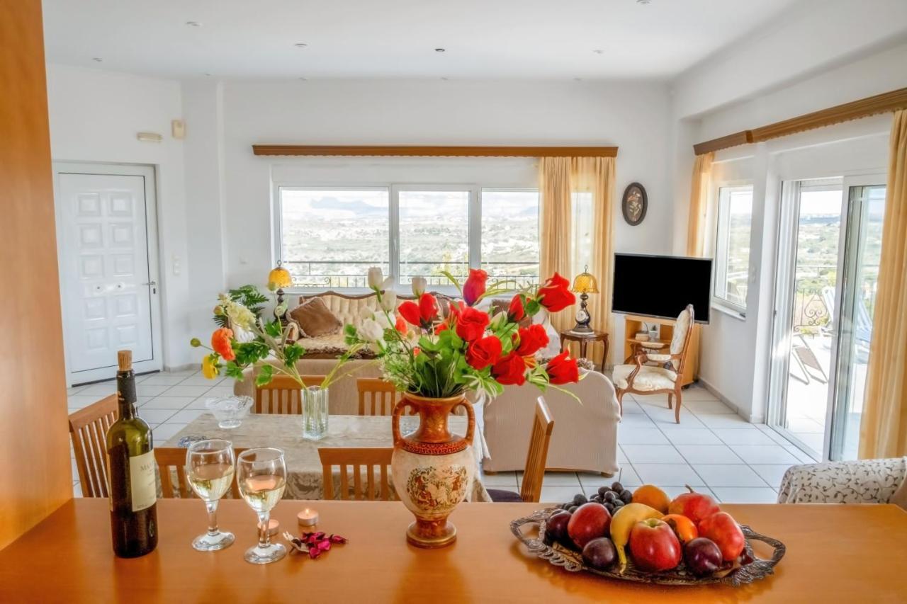 Villa Afroditi In Chania Near Airport With Private Pool, Free Wi-Fi, Souda Bay Views, Garden Oasis Kounoupidhiana Bagian luar foto